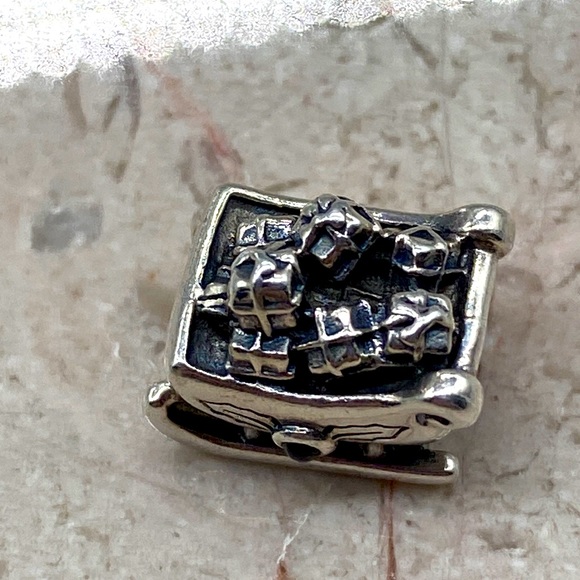 Authentic Pandora Christmas sleigh in sterling silver with red CZ ❤️ - Picture 2 of 5